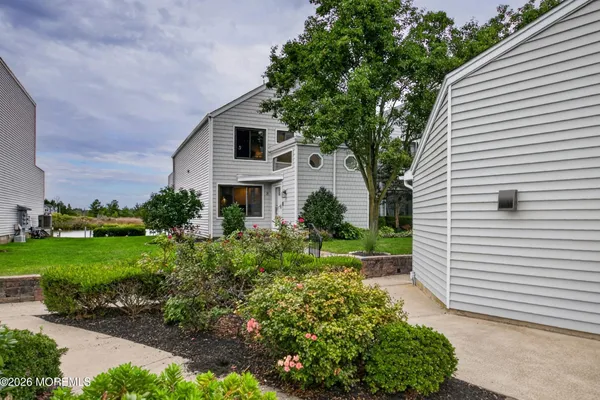 9 BRIDGEWATERS DR 8