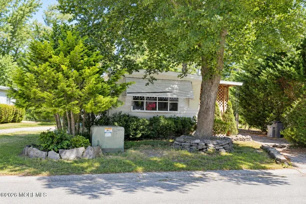 16 MARTIN DR