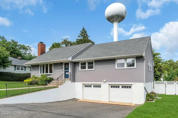 712 HOWELL DR