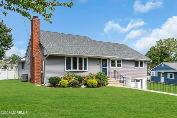 712 HOWELL DR