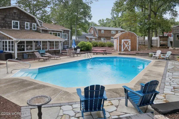 7 SANDSPRING DR