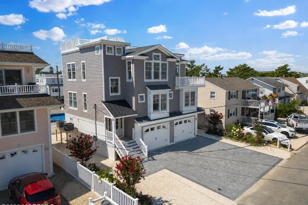 24 W CAROLINA AVE