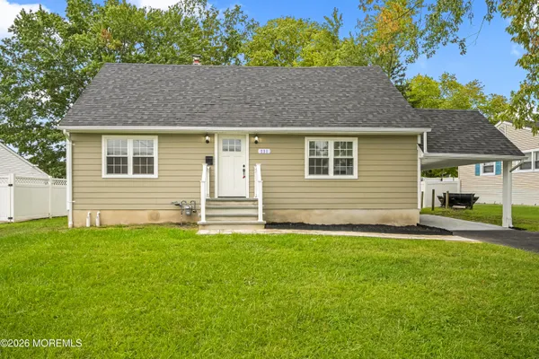 111 BENTLEY AVE