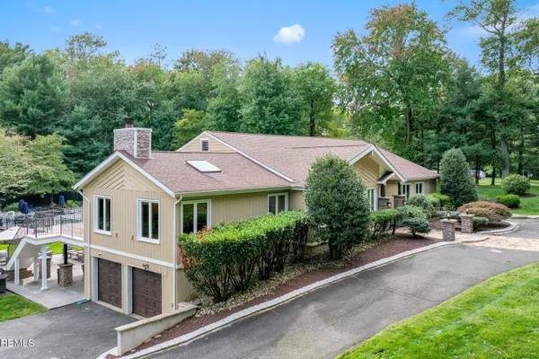 99 CYPRESS NECK RD