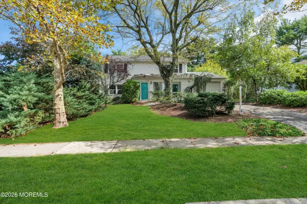 8 AVALON LN