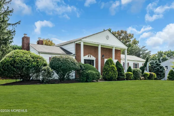 7 MAYFLOWER DR