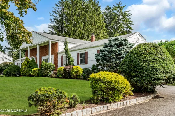 7 MAYFLOWER DR