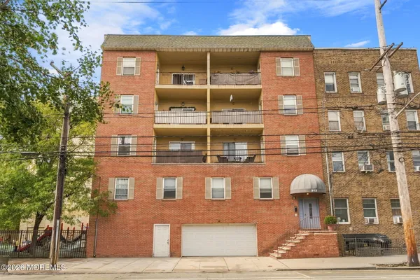 212 MADISON ST 3C