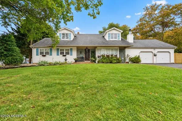 11 LAKE ONTARIO LN