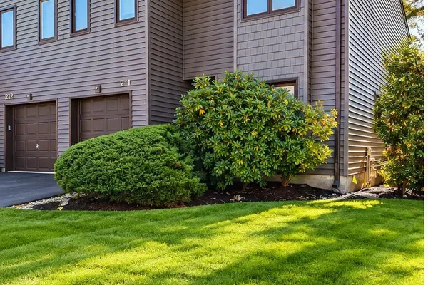 211 PEAR DR