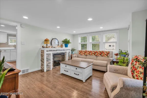 13 IMLAYSTOWN HIGHTSTOWN RD
