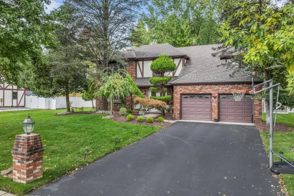 21 WINDFALL LN