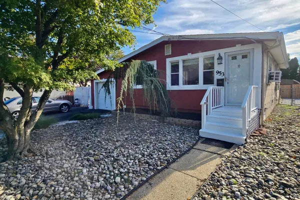 953 GREENWOOD AVE