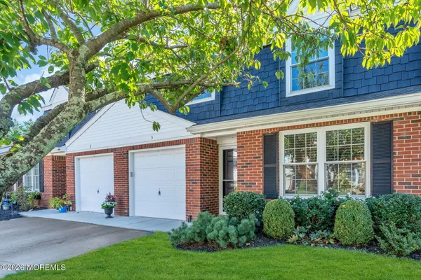 5 DOGWOOD CT