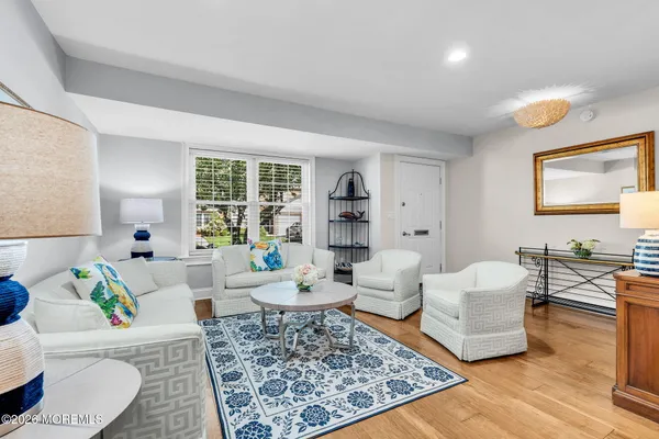 5 DOGWOOD CT