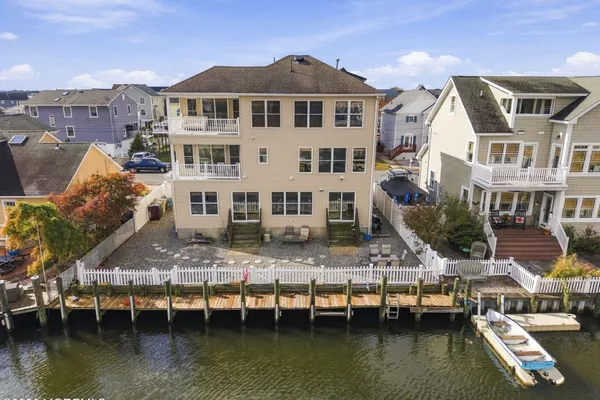 243 DOGWOOD DR