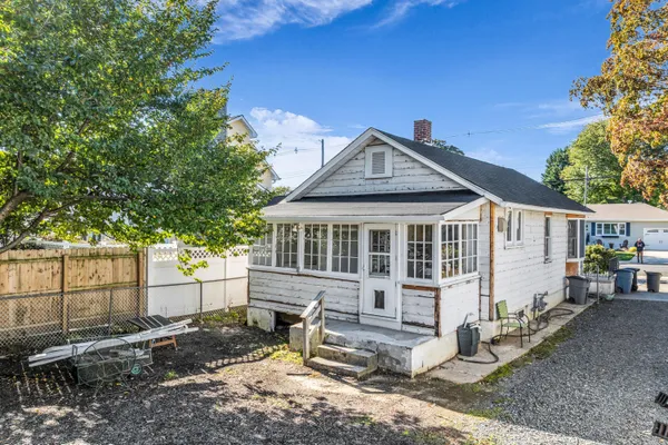 38 E AVE