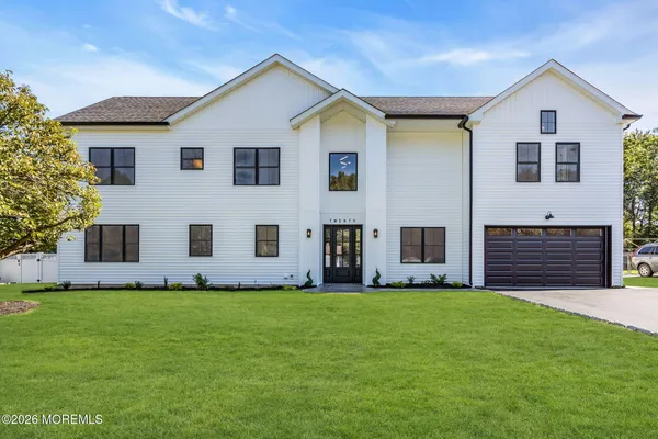 20 W FRANCIS AVE