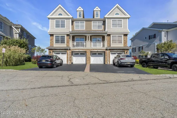 28 RARITAN REACH RD