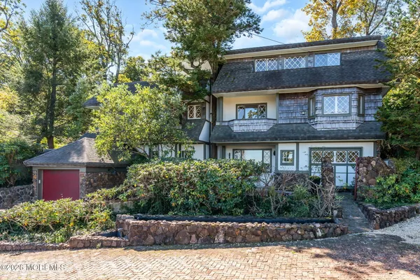 7 HILLSIDE RD