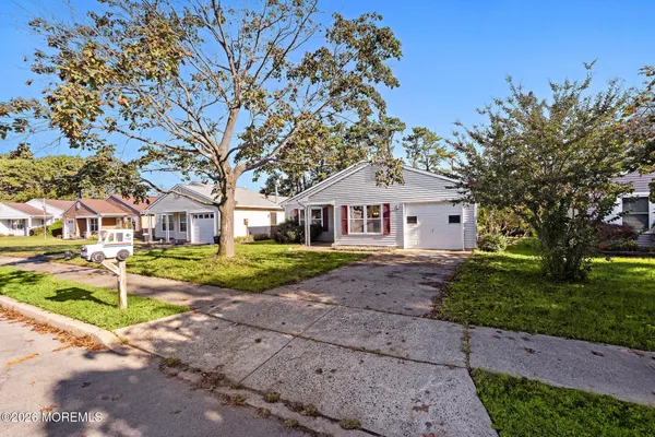 37 NAUTILUS DR