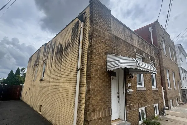 40 FARNHAM AVE