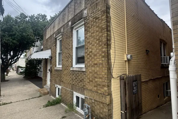 40 FARNHAM AVE