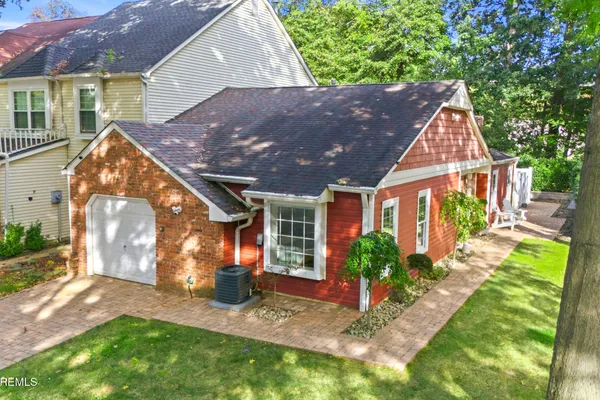 2 SHEFFIELD CT