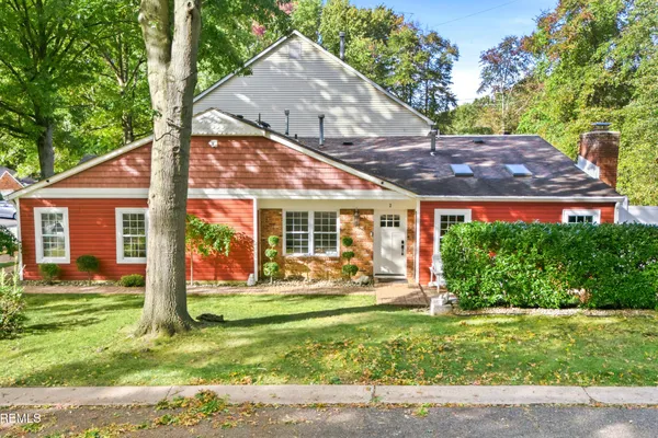 2 SHEFFIELD CT