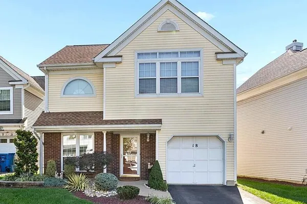 18 CARLISLE CT