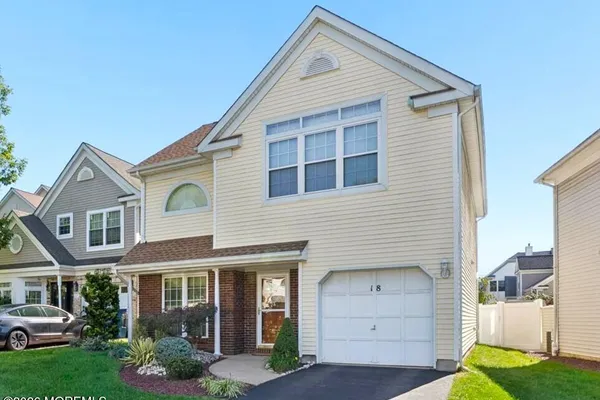 18 CARLISLE CT