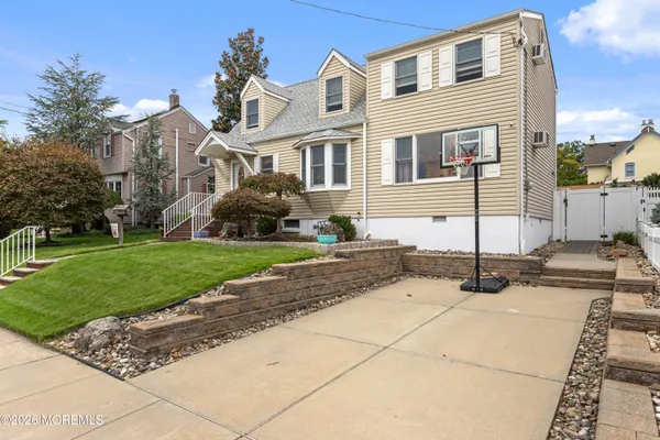 16 VANDERBILT PL