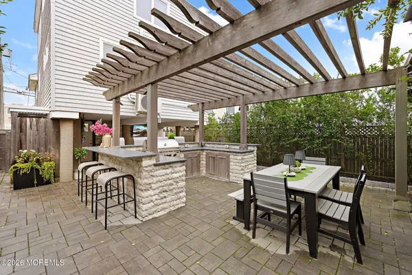 30 W WINIFRED AVE