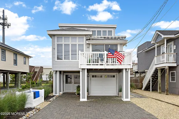 30 W WINIFRED AVE
