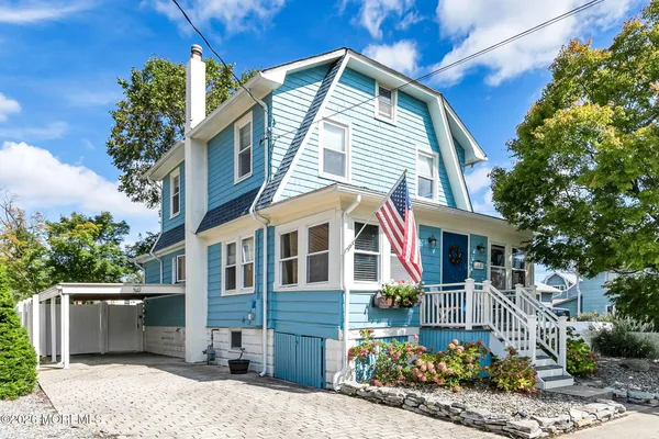 208 BRIDGE AVE