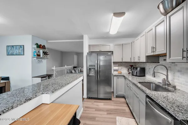 53 WHITE ST D