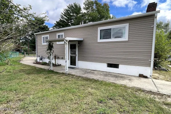 33 BUCKNELL DR