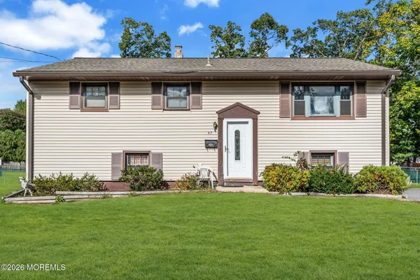 47 DARIEN RD
