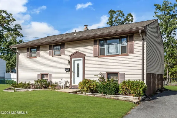 47 DARIEN RD