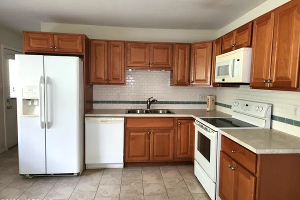 29 BEACH DR