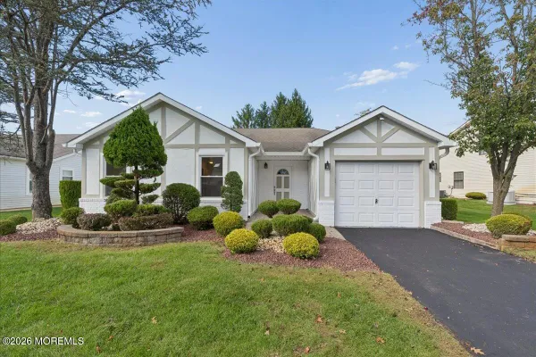 25 HANSOM LN