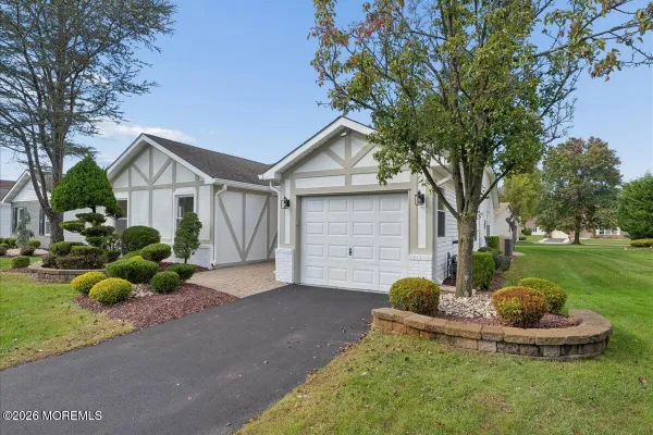 25 HANSOM LN