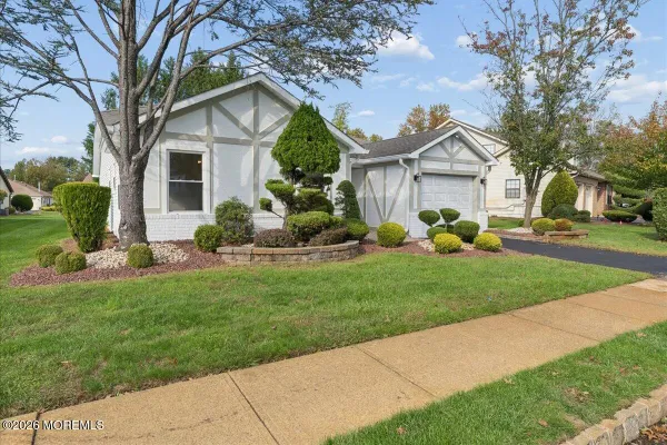 25 HANSOM LN
