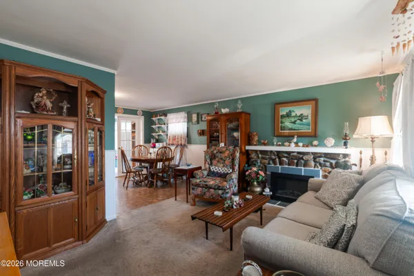 28 WILLARD DR