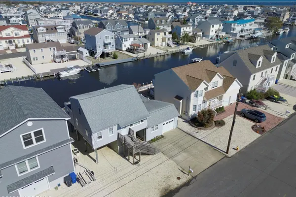 28 WILLARD DR