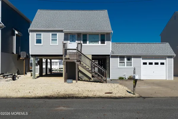 28 WILLARD DR