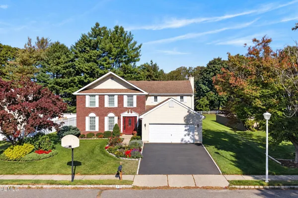 7 JOSEPH DR
