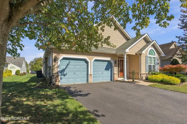 10 WOODVIEW DR