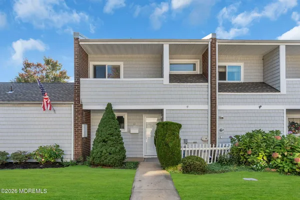 61 MAPLE DR