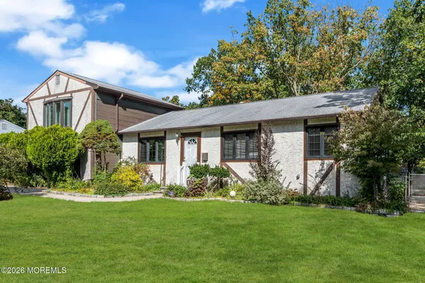 4 HEMLOCK RD